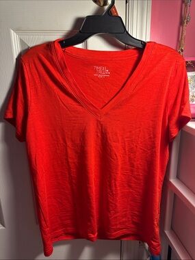 Time and Tru Bright Red V-Neck Short Sleeve Tee
